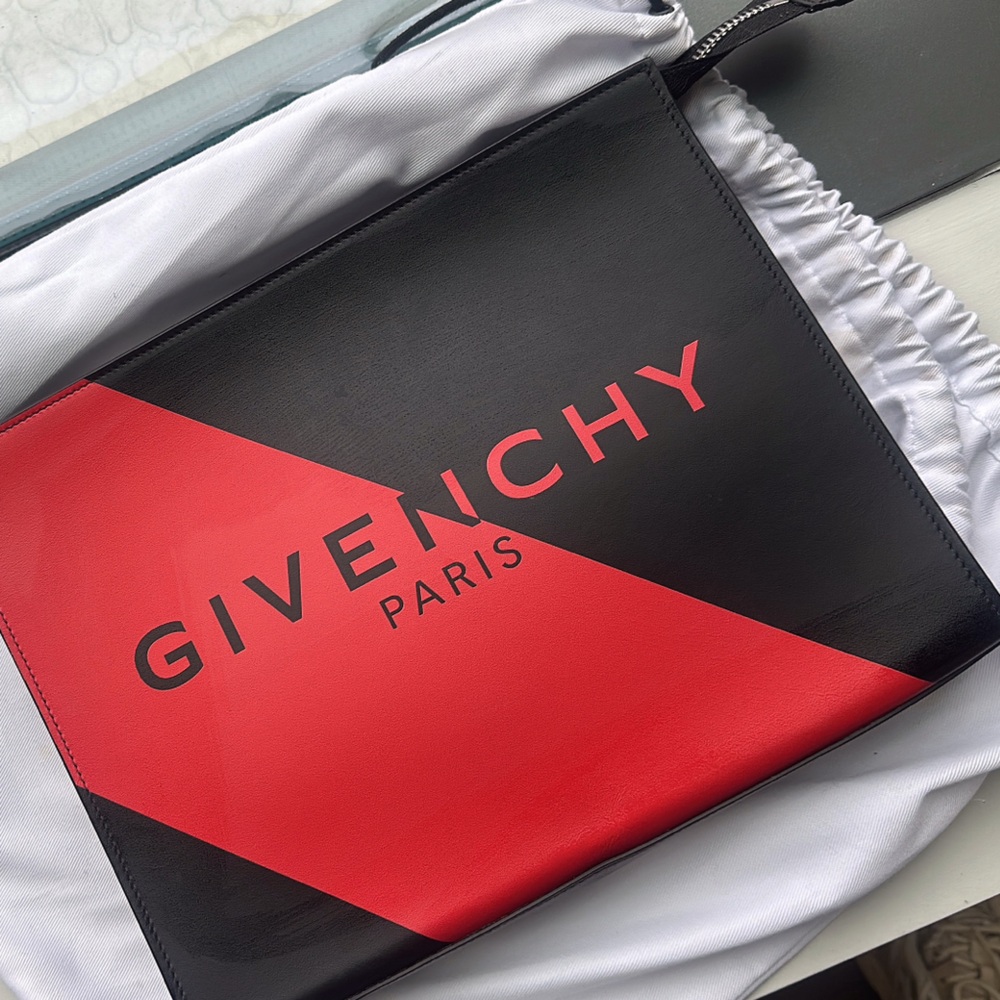 Givenchy Red and Black Clutch, worn once basically new - Picture 2 of 4